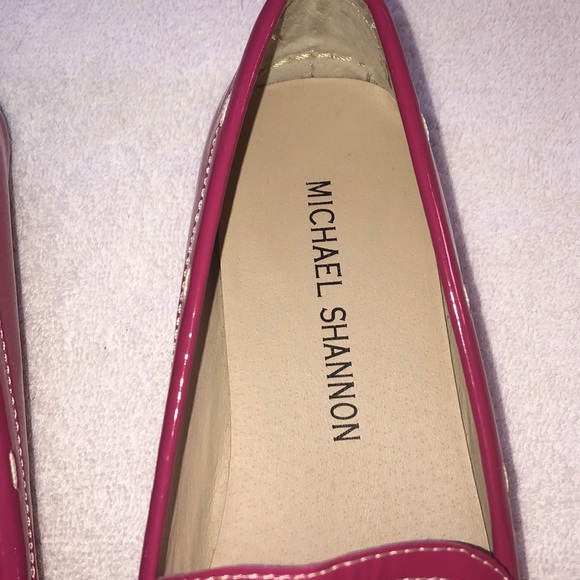 NEW! Michael Shannon fuchsia Paten leather flats - Picture 8 of 8